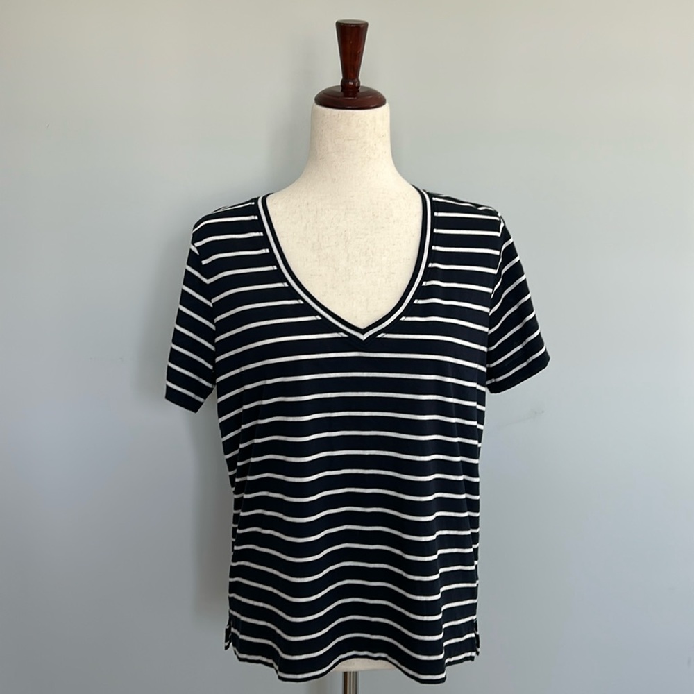 Women’s Vineyard Vines Striped Clean Jersey V Neck Pima Cotton Tee Small EUC‎